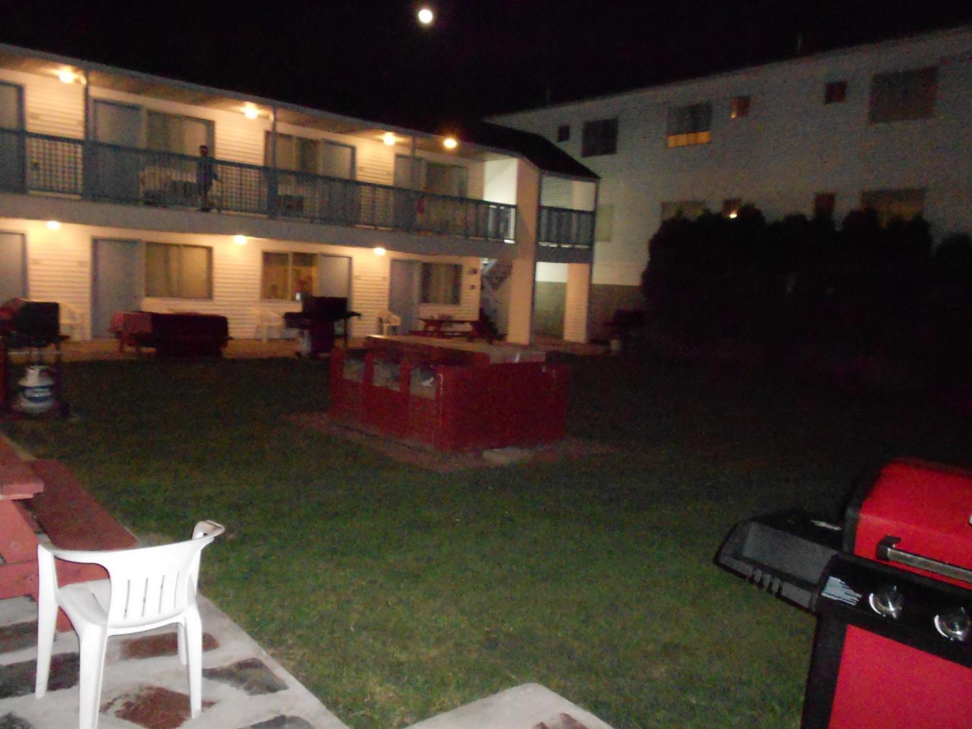 Flagship Motorcourt Motel Hampton Exterior photo